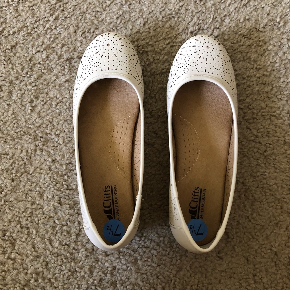 Cliffs by White Mountain ballet flats NWOT